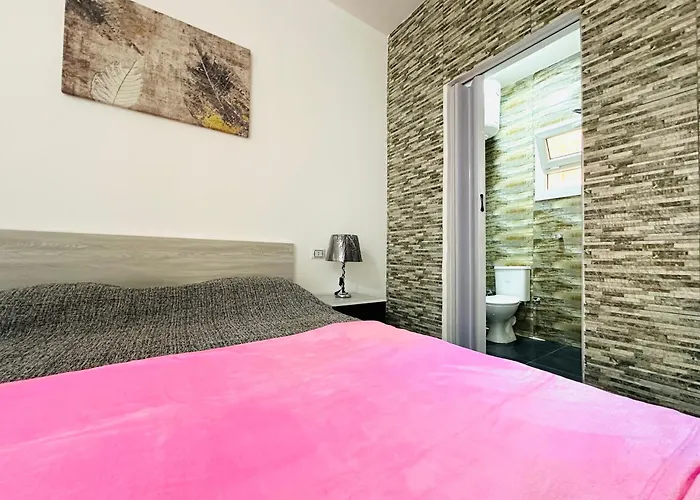 Apartment Falcon Loft Sheraton Road *